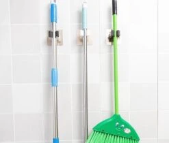 Bezem Houder - Zelfklevend - Zilverkleurig -Tuingereedschap Winkel 1200x1022 2