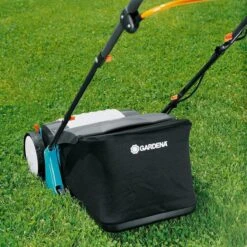 GARDENA EVC 1000 Verticuteermachine - Werkbreedte 30 Cm - Werkgebied 600m2 21 GARDENA EVC 1000 Verticuteermachine - Werkbreedte 30 Cm - Werkgebied 600m2 -Tuingereedschap Winkel 1200x1200 348