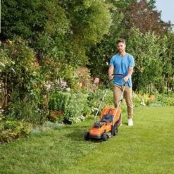 Black & Decker BLACK+DECKER BCMW3318N-XJ Grasmaaier - 18V - 33cm - Excl. Accu & Lader 31 Black & Decker BLACK+DECKER BCMW3318N-XJ Grasmaaier - 18V - 33cm - Excl. Accu & Lader -Tuingereedschap Winkel 1200x1200 392