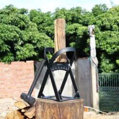 Lighted Lifestyle™| Houtklover Voor Aanmaakhout Incl. Kloofhamer - Houtsplijter - Houtkliever - Snel Haardhout - Gietijzer - Incl. Schroeven -Tuingereedschap Winkel 1200x1200 791