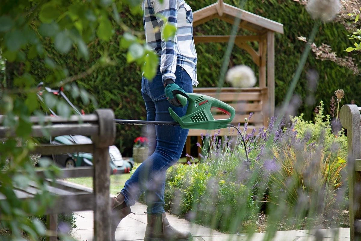 Bosch EasyHedgecut 45 Heggenschaar - Op Snoer - 420 W 2 Bosch EasyHedgecut 45 Heggenschaar - Op Snoer - 420 W - Afbeelding 2