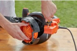 Black & Decker BLACK+DECKER BEBLV300SB-QS Bladblazer - 404 Km/u - 3000W - Zuig-/blaasfunctie - Gesnoerd 14 Black & Decker BLACK+DECKER BEBLV300SB-QS Bladblazer - 404 Km/u - 3000W - Zuig-/blaasfunctie - Gesnoerd -Tuingereedschap Winkel 1200x808
