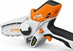 Stihl Accu Mini Kettingzaag SET - Snoeischaar - Snoeizaag - Hand Kettingzaag - Professioneel- Hovenier- Tuinman -Tuingereedschap Winkel 1200x847 1