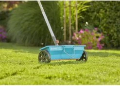 GARDENA Combisysteem Strooiwagen - 40 Cm Strooibreedte - Inhoud 3 Liter - Geschikt Voor 100m² -Tuingereedschap Winkel 1200x859 3