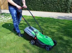 Profeco Elektrische Grasmaaier 1000W - Grasmaaimachine Met 320mm Maaibreedte En Instelbare Maaihoogte - Incl. 30 Liter Opvangbak 13 Profeco Elektrische Grasmaaier 1000W - Grasmaaimachine Met 320mm Maaibreedte En Instelbare Maaihoogte - Incl. 30 Liter Opvangbak -Tuingereedschap Winkel 1200x888 1