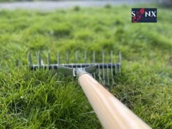 Synx Tools Verticuteerhark Verzinkt - Gazonbeluchters - Verticuteer / Harken - Bodembewerkers - Tuinartikelen / Tuingereedschap - Inclusief Steel 160cm 11 Synx Tools Verticuteerhark Verzinkt - Gazonbeluchters - Verticuteer / Harken - Bodembewerkers - Tuinartikelen / Tuingereedschap - Inclusief Steel 160cm -Tuingereedschap Winkel 1200x899 6