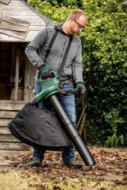 Bosch UniversalGardenTidy 3000 Bladblazer - Op Snoer - 3000 W 21 Bosch UniversalGardenTidy 3000 Bladblazer - Op Snoer - 3000 W -Tuingereedschap Winkel 800x1200 2