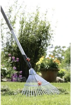 GARDENA Combisysteem Bladhark Hark - Werkbreedte Verstelbaar 30/50 Cm - Aanbevolen Steellengte 130 Cm -Tuingereedschap Winkel 825x1200 18