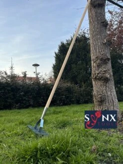 Synx Tools Verticuteerhark Verzinkt - Gazonbeluchters - Verticuteer / Harken - Bodembewerkers - Tuinartikelen / Tuingereedschap - Inclusief Steel 160cm 9 Synx Tools Verticuteerhark Verzinkt - Gazonbeluchters - Verticuteer / Harken - Bodembewerkers - Tuinartikelen / Tuingereedschap - Inclusief Steel 160cm -Tuingereedschap Winkel 899x1200 5